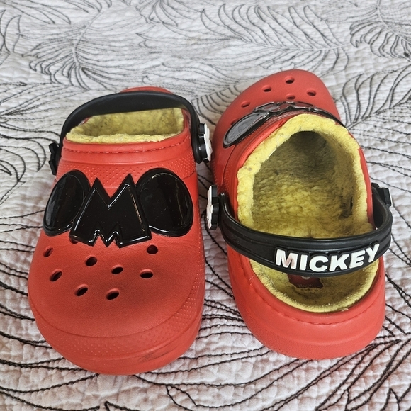 VGUC Crocs Classic Lined Disney Mickey Mouse Clog Size Kids 12 Unisex - Picture 2 of 13